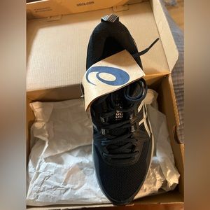 Brand New ASICS Gel Venture 8